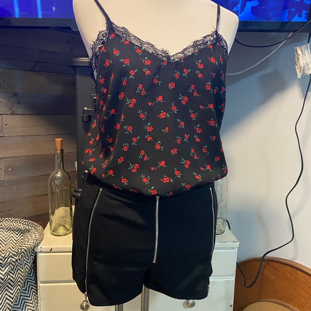 New W/O tags. Black zipper dress shorts and tank blouse.